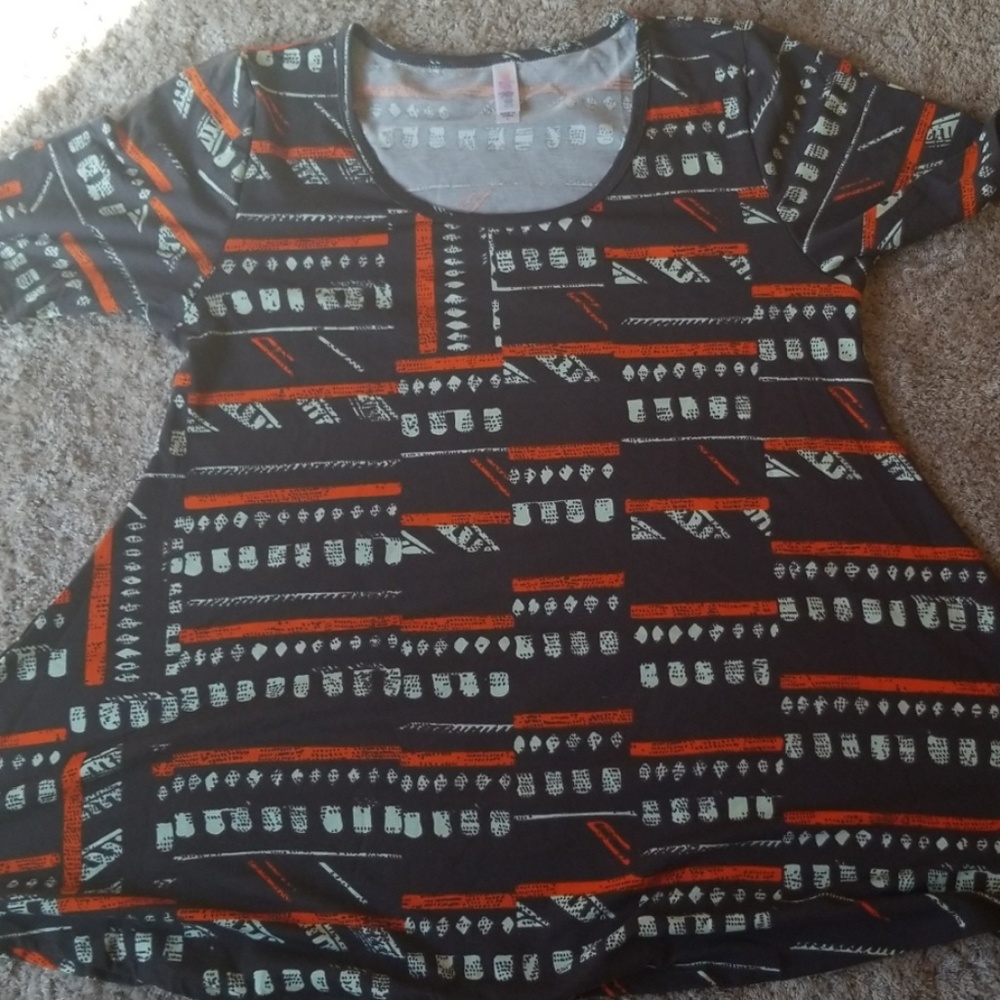Lularoe small Perfect T